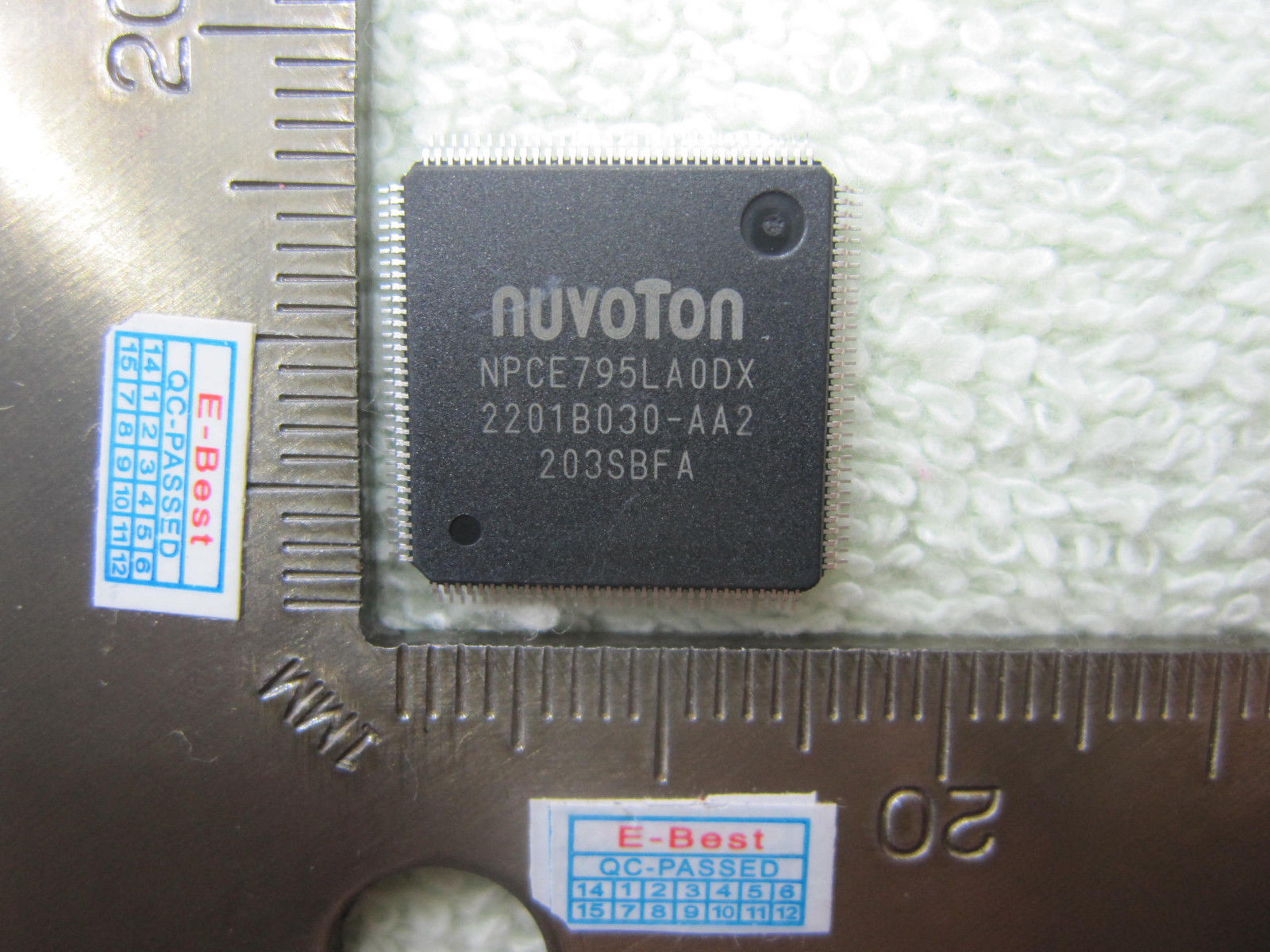 NuvoTon NPCE795LA0DX